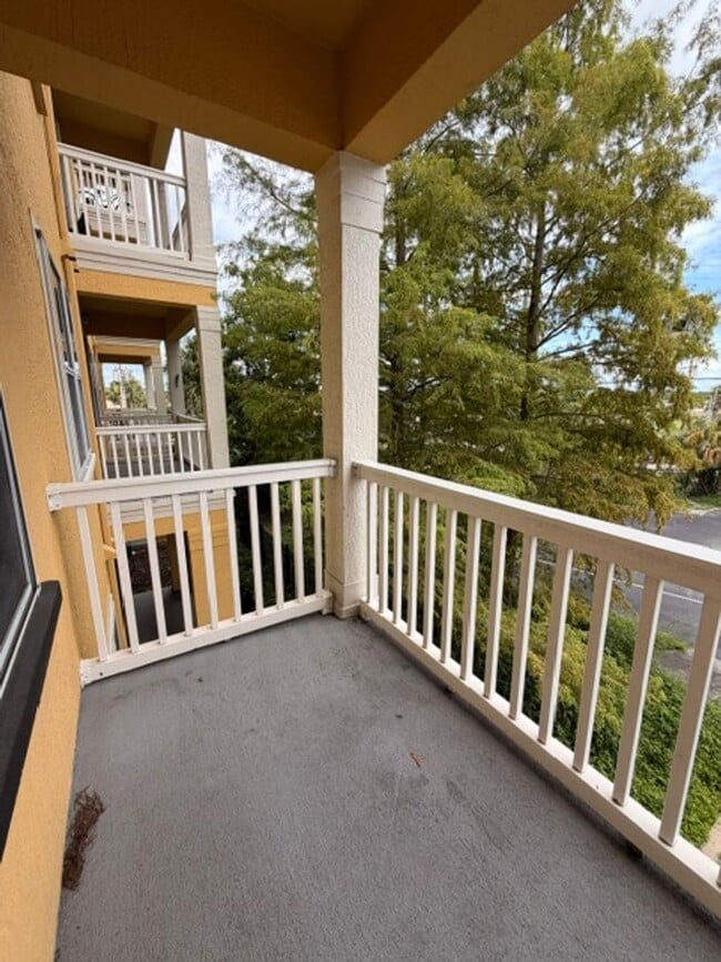 Building Photo - 1 Bedroom Condo in Downtown Free Water, Sewer, Trash and Pest Control! No Hidden Fees!