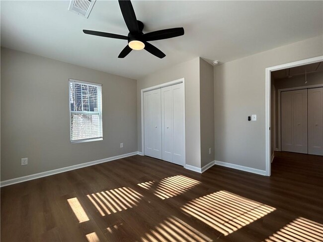 Building Photo - 1226 Beechview Dr SE