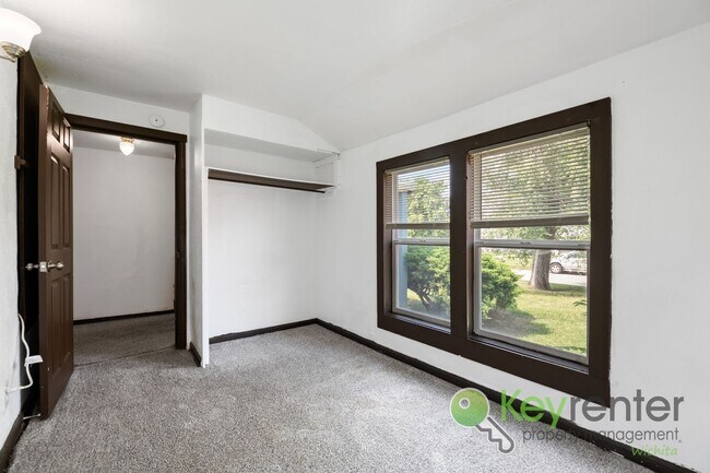 Building Photo - 3 Bedroom 1 Bath for rent | Seneca and McC...