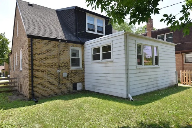 Building Photo - 3045 Emerson St