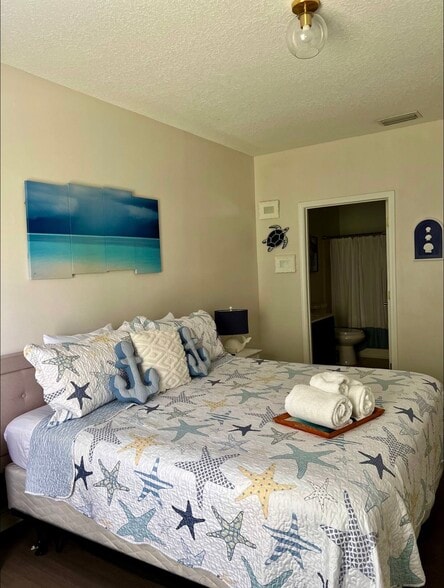 Building Photo - 8227 Lobster Bay Ct