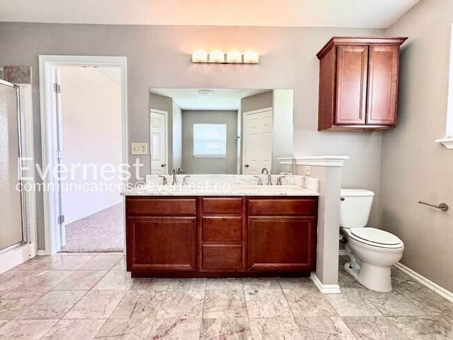 Building Photo - 4 Bed/2 Bath Home with Fenced Yard & Garage / Pet-Friendly / Available Now!