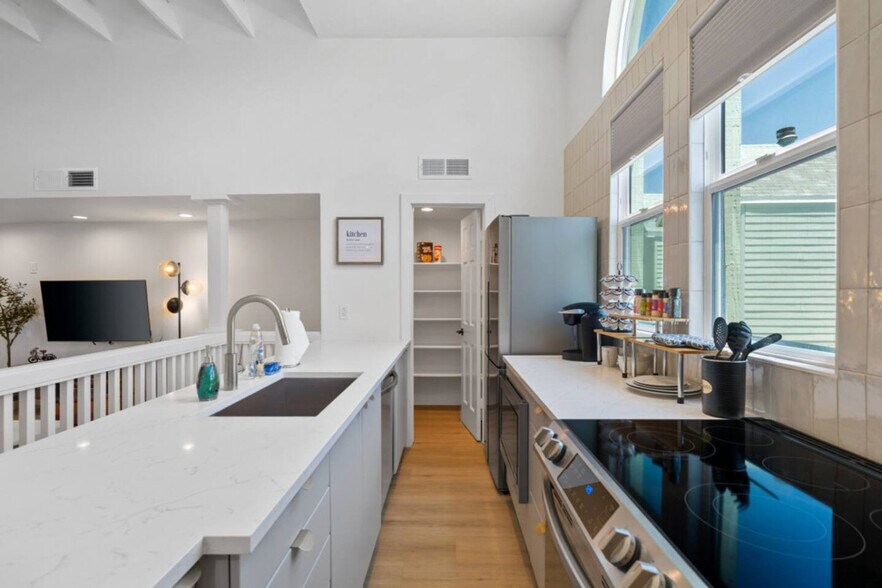 Building Photo - 4641 N 8th Pl