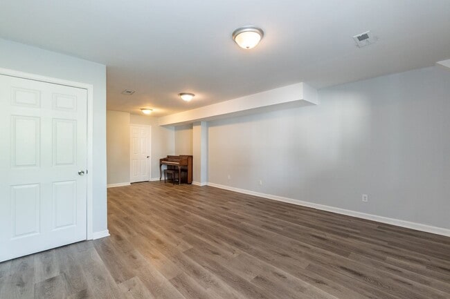 Building Photo - 3 Bedroom Townhouse Near Downtown Durham