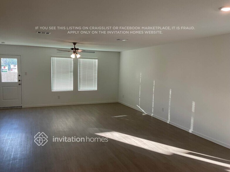 Building Photo - 3950 Saddleback Dr