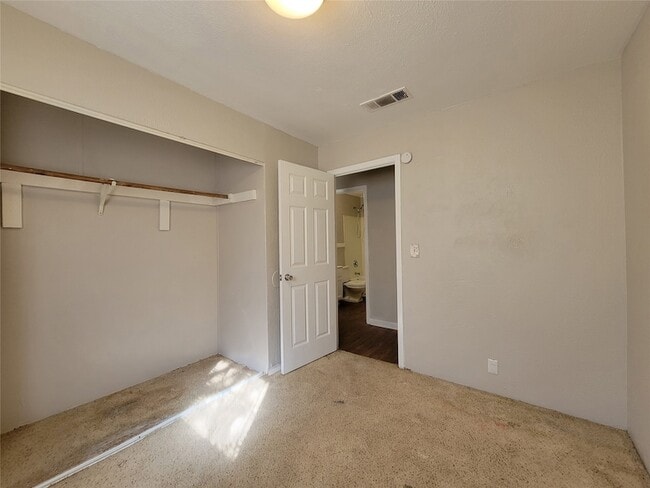 Building Photo - 1552 Cheyenne Rd