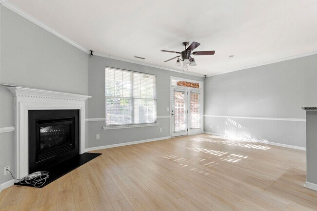 Building Photo - Charming 2-Bedroom Townhome in Desirable Remington Oaks, Cary!
