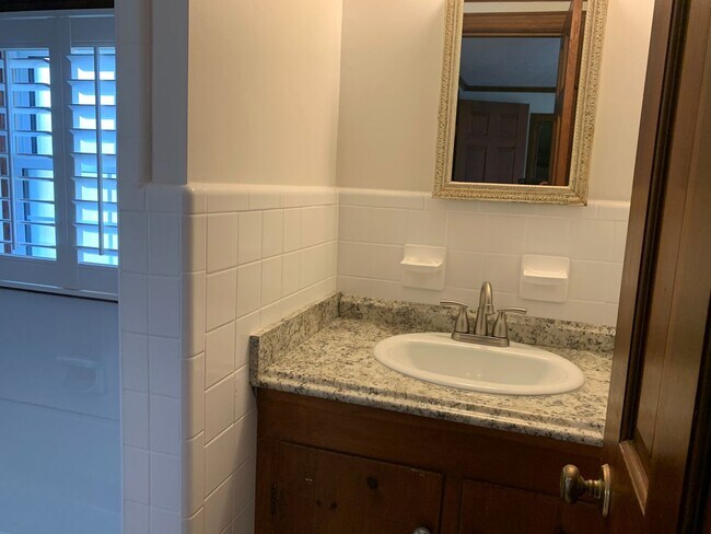 Building Photo - 2 Story Historic Home Near New London Academy