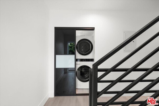 Building Photo - 4922 S Centinela Ave