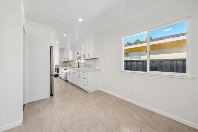 Building Photo - 700 Gull Ave