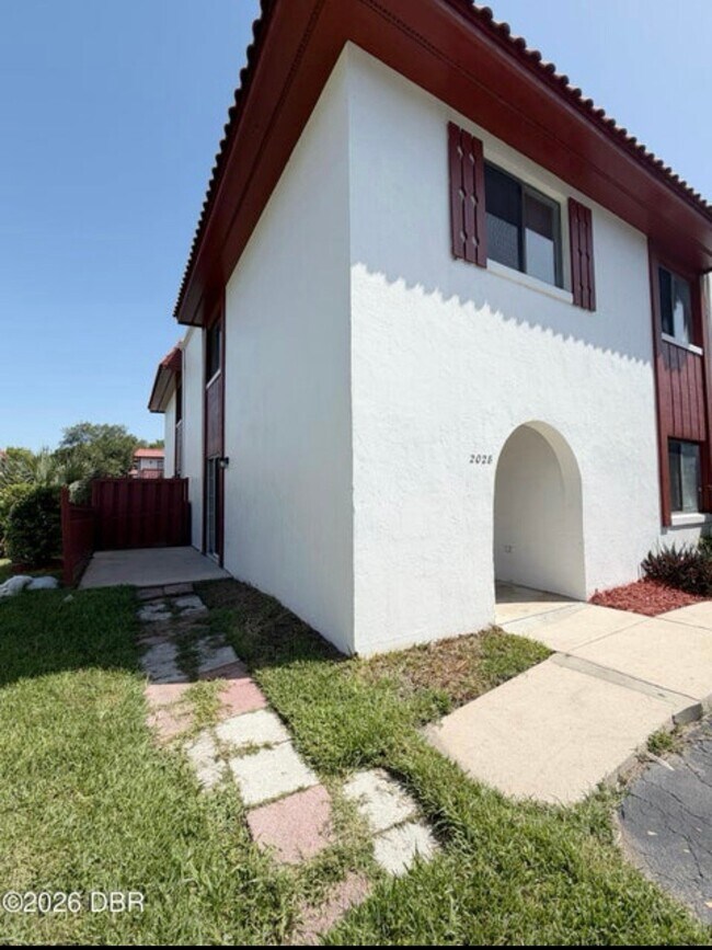 Building Photo - 2028 Oak Meadow Cir