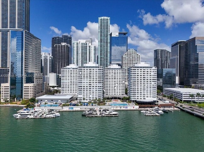 Building Photo - 905 Brickell Bay Dr