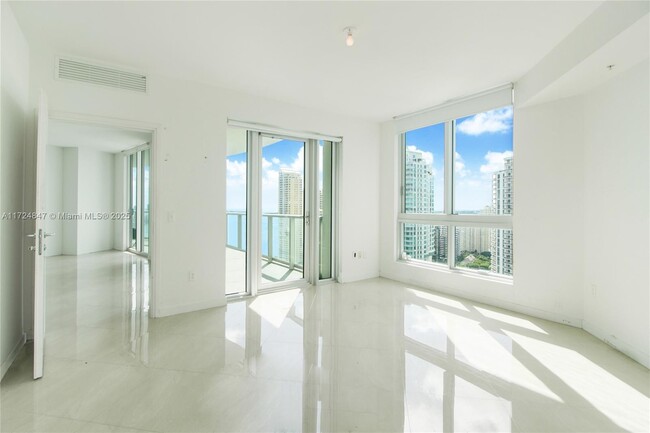 Building Photo - 300 S Biscayne Blvd