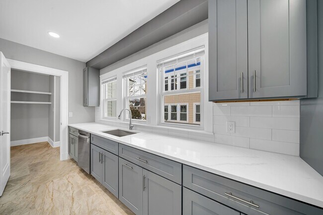 Building Photo - 26 Richardson Ave