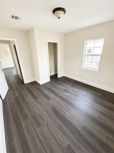 Building Photo - 1864 Snipe St