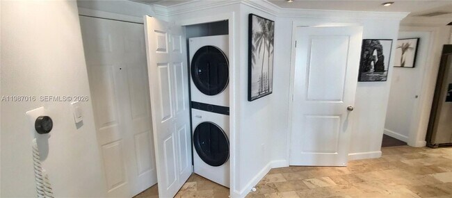 Building Photo - 170 SE 14th St