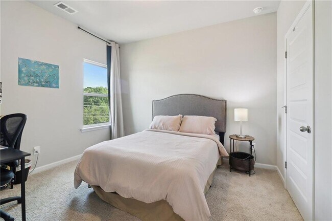 Building Photo - 3890 Clarington Dr