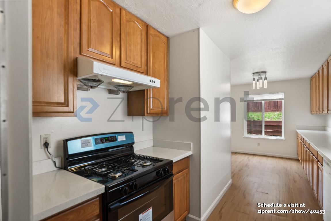 Building Photo - 3160 Birmingham Dr