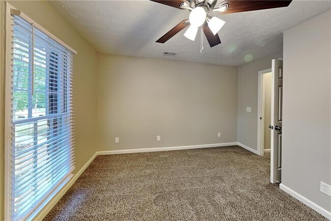 Building Photo - 141 Orchard Dr