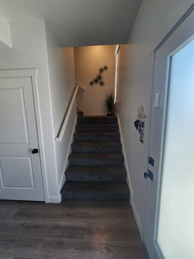 Building Photo - 387 S Meadow Garden Rd
