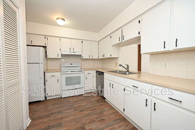 Building Photo - 2249 9th St SE