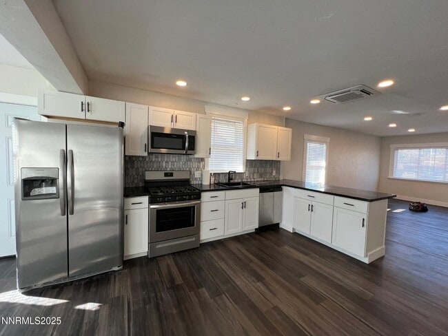 Building Photo - 618 Spokane St