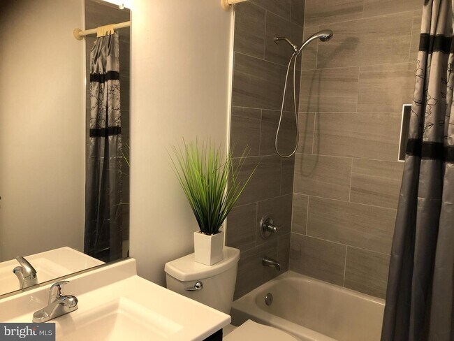 Building Photo - 5558 Clifton Crest Way