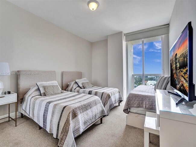 Building Photo - 9595 Collins Ave Ave