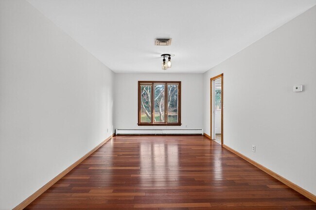 Building Photo - 352 Rahways Rd