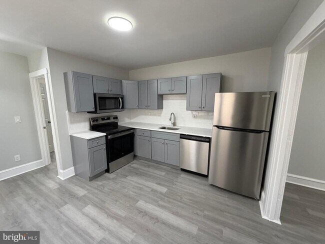 Building Photo - 244 Mansion Ave