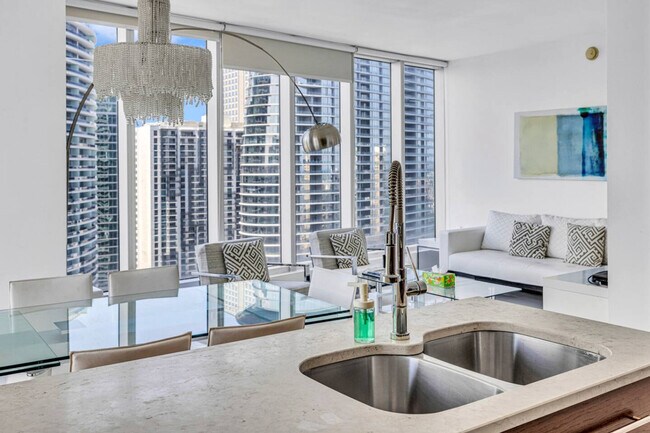 Building Photo - 485 Brickell Ave