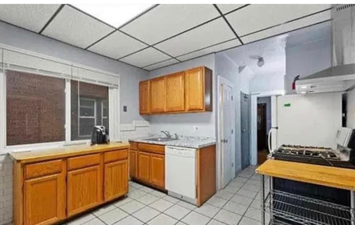 Building Photo - 16554 Fairfield St