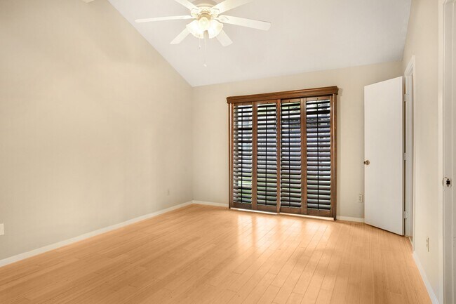 Building Photo - 3203 Silver Falls Dr