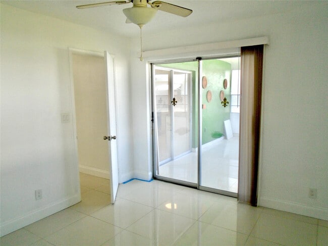 Building Photo - 111 NW 31st Ct