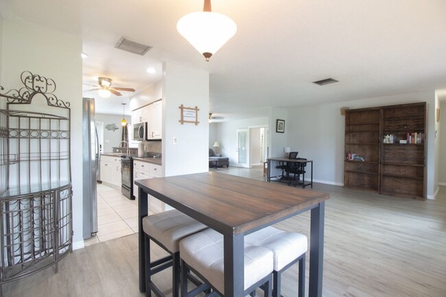 Building Photo - 77 Cardinal Dr