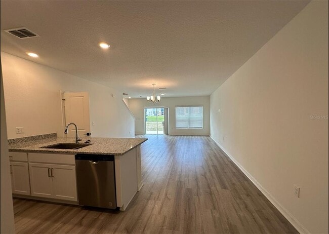 Building Photo - 662 Stoney Pointe Cir