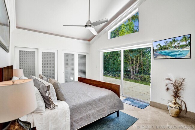 Building Photo - 1212 Hillsboro Mile