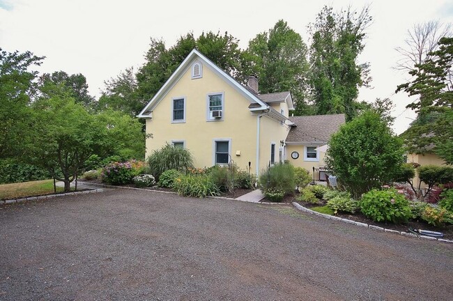 Building Photo - 1339 Kitchawan Rd