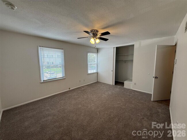 Building Photo - 4605 Hedgemore Dr