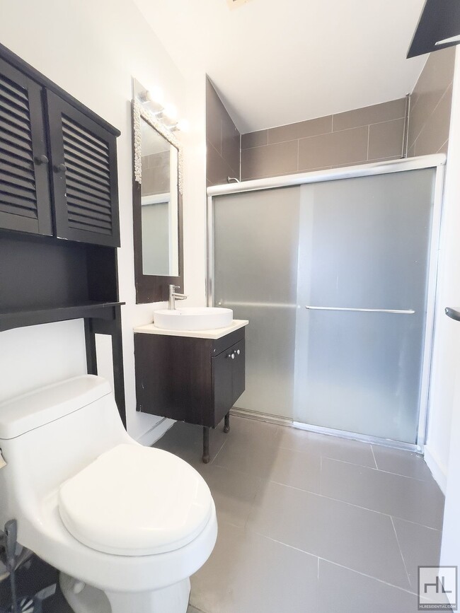 Building Photo - Sunlit Bushwick 2-Bed Plus a 3rd Room / Pr...