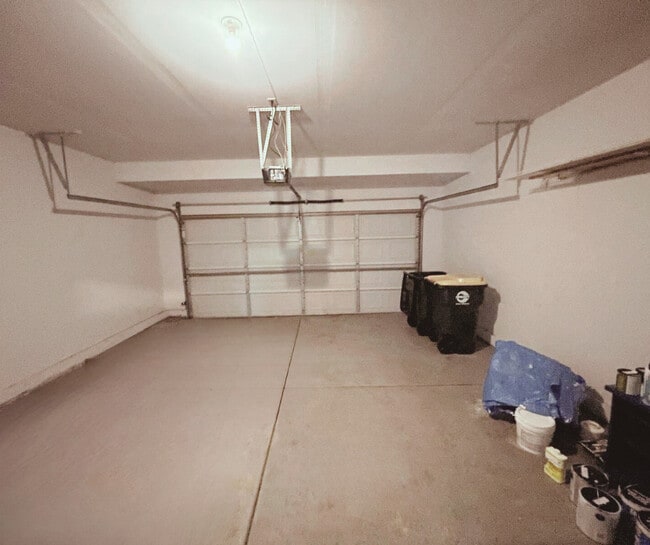 Building Photo - 1157 Goldfinch Ave
