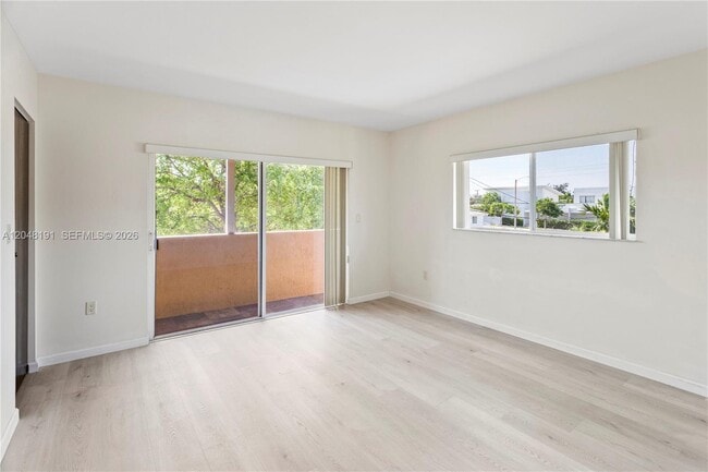 Building Photo - 2782 SW 33rd Ave