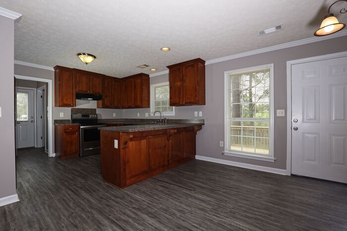 Building Photo - 565 Ware Rd