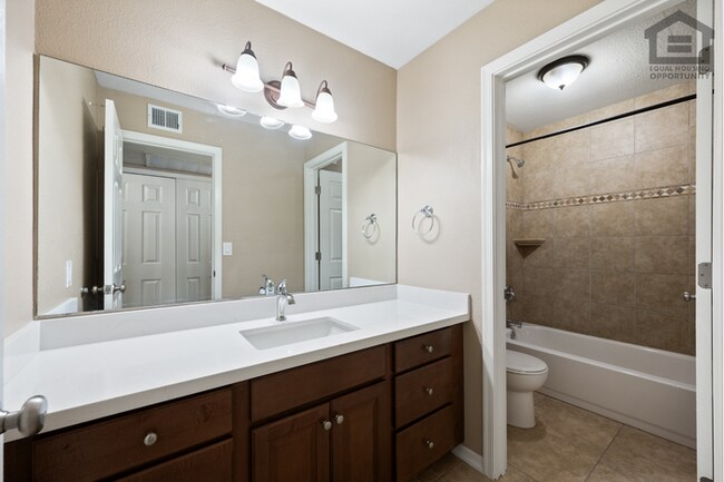 Building Photo - 3Bed/2Bath House at Thunderbird/59th Ave! Ready for Immediate Move-In! – RV GATE!