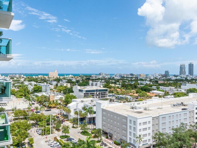 Building Photo - 1000 West Ave