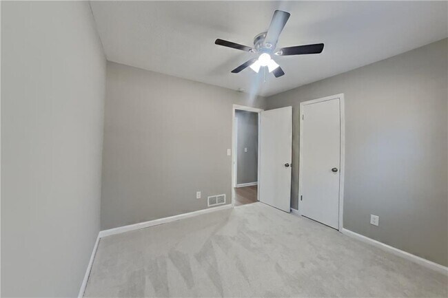 Building Photo - 1176 Golden Cir SW