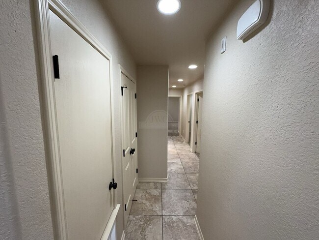 Building Photo - 5508 Settlers Ct