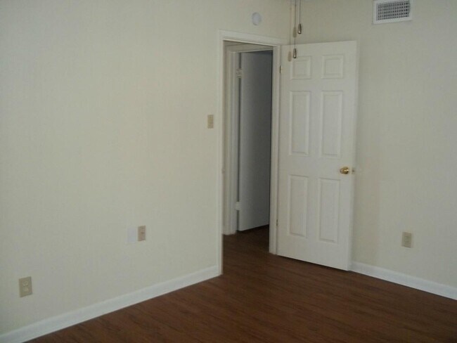 Building Photo - 4709 Harmon Ave