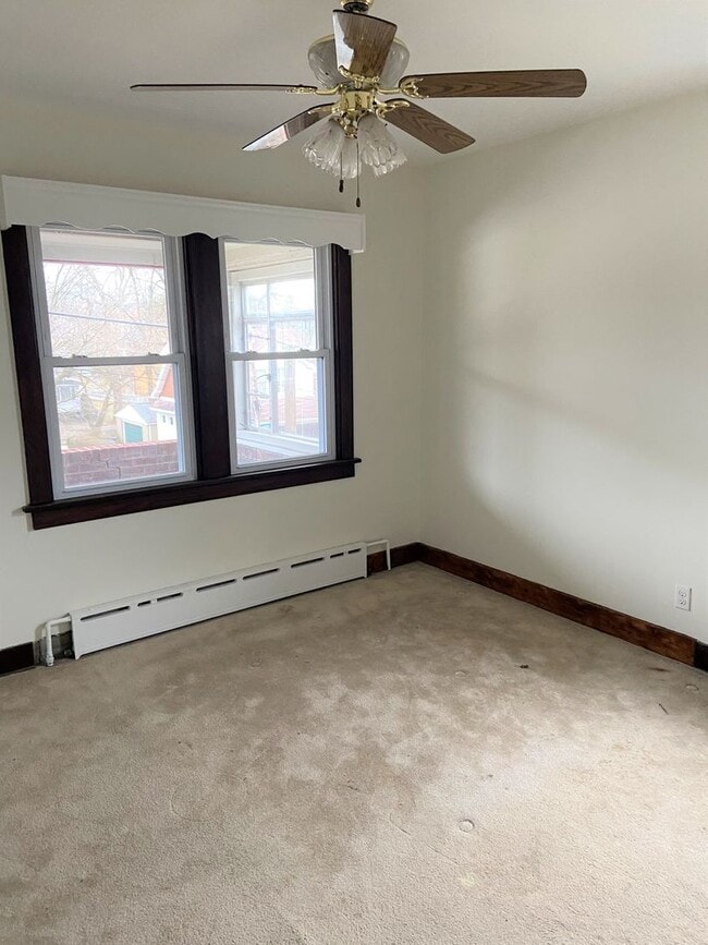Building Photo - Recently Updated 3 Bedroom Cape Cod Home in Lincoln Place.  Available August.
