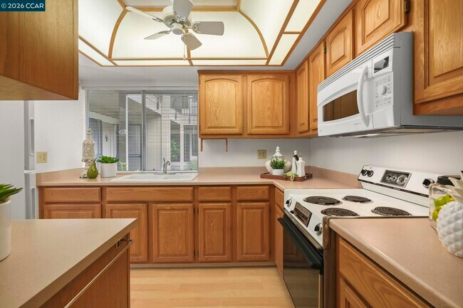 Building Photo - 975 Terra California Dr